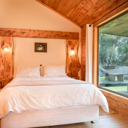 Rustic Hut Bush Retreat-2